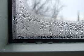 некачественные окна - запотело окно